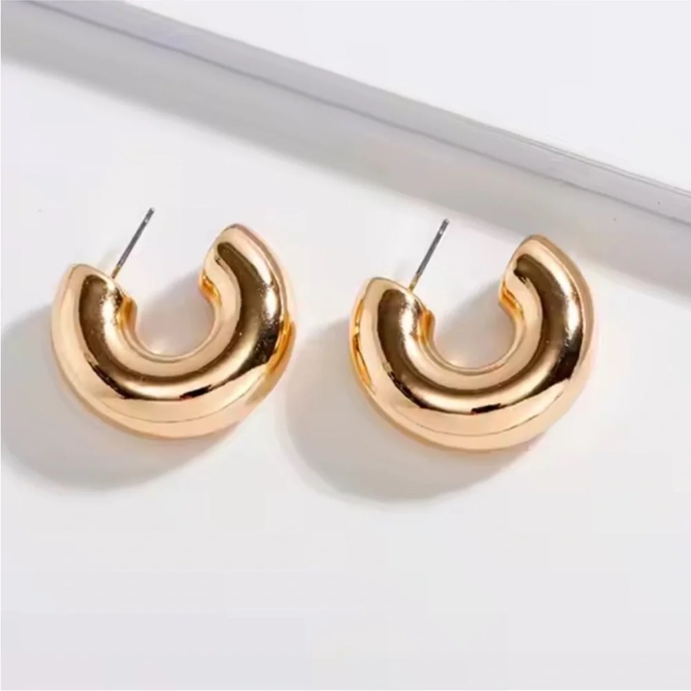 NWOT Anthropologie Gold Mackenzie Hoop Mini Earrings